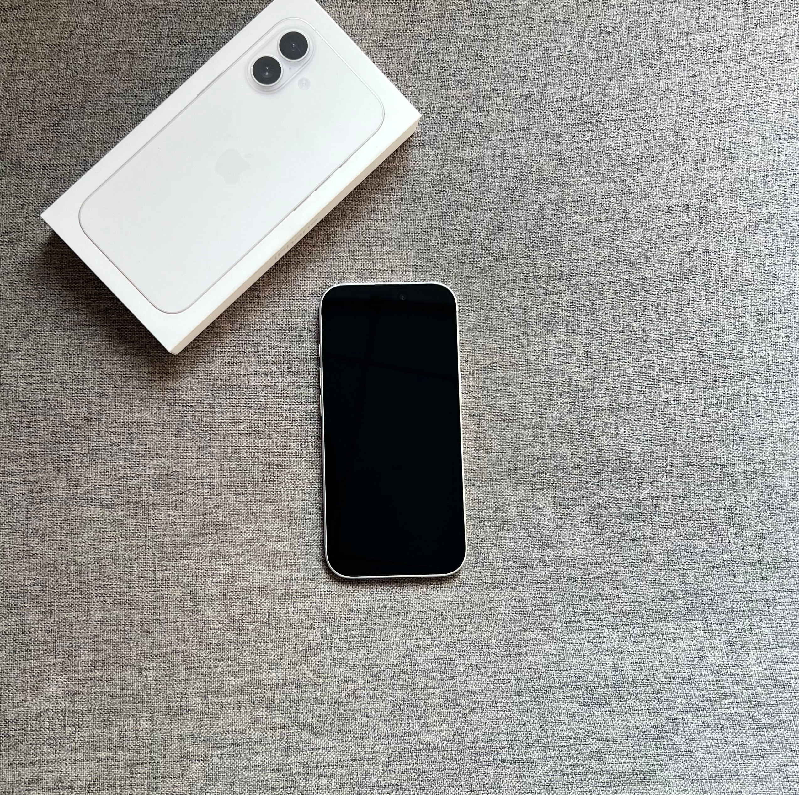 iPhone17256G白色，三星屏，99新全套，🔋效率94，全国联保至2