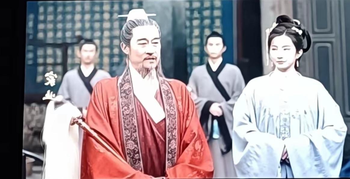 追剧《家业》田荣华已经从一个原本单纯的少女变成了有功利心的风尘女子了！