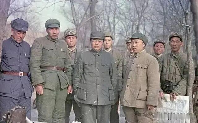 1948年，西北野战军（第一野战军前身）主要领导的合影。照片从左至右分别是：副司