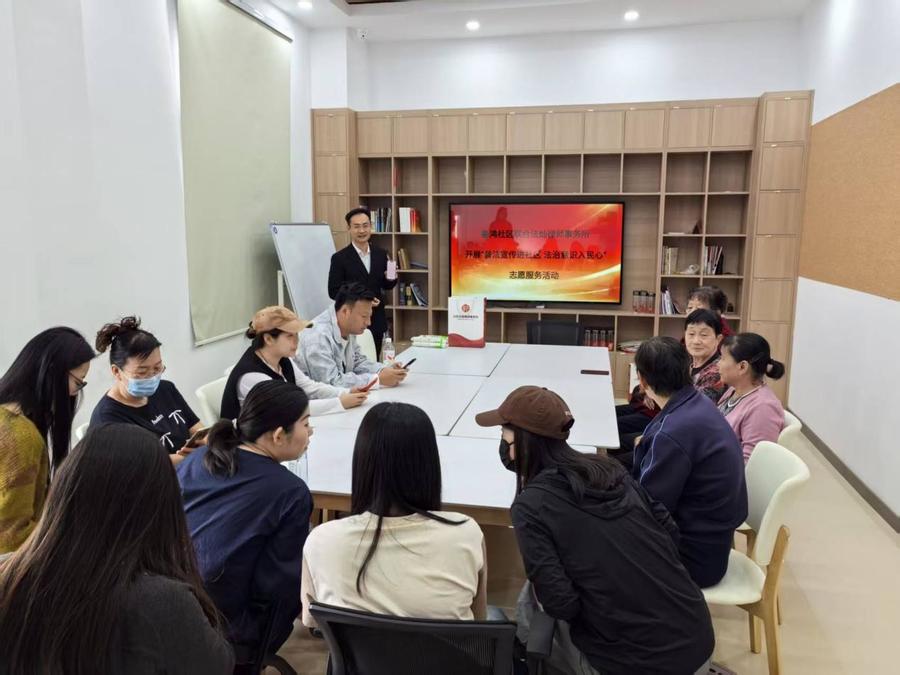 金城街道鲁鸿社区开展“普法进社区”主题法治宣传活动