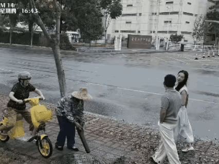 大哥的假发掉了，女朋友也跑了！这到底谁的锅？