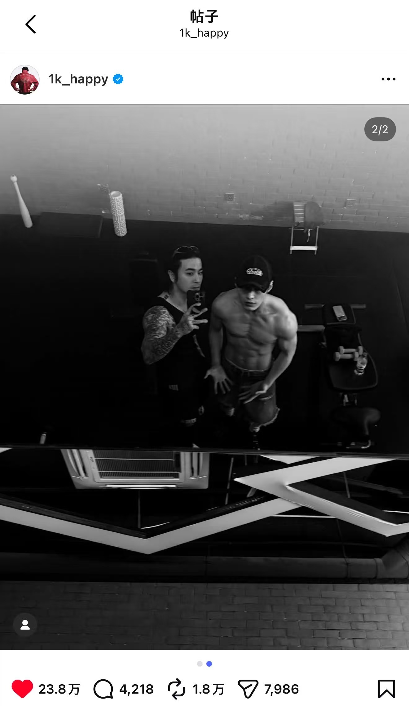 何与ins晒肌肉何与富有且慷慨何与在INS发肌肉图也太“鲨”了，这身材管理真的