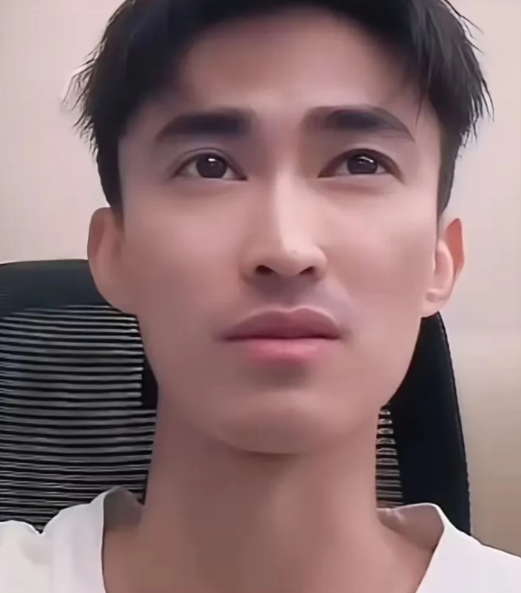 孙颖莎师兄又立功了！他说WTT横滨冠军赛的球台又换了！这次更麻烦！张成不但
