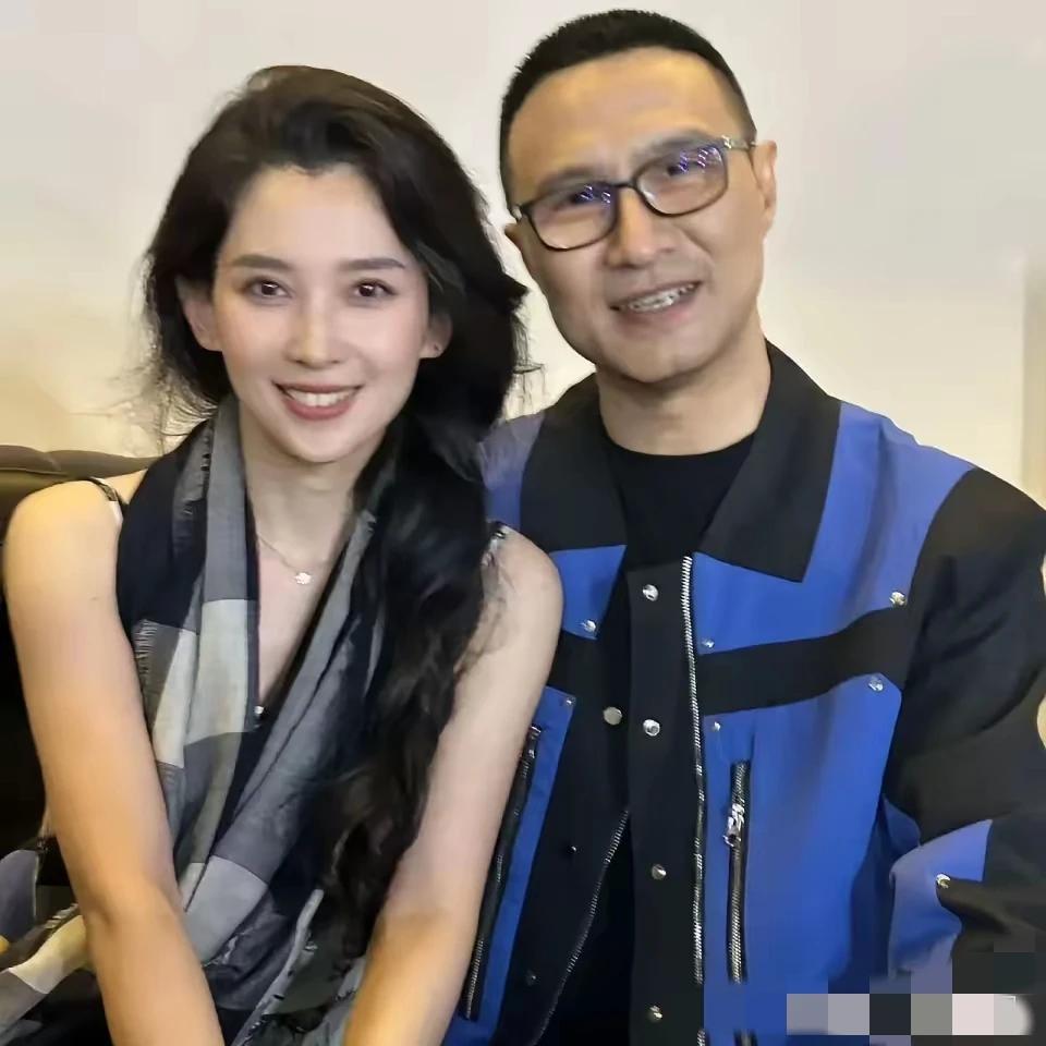相差二十岁的父女恋，你们支持吗？