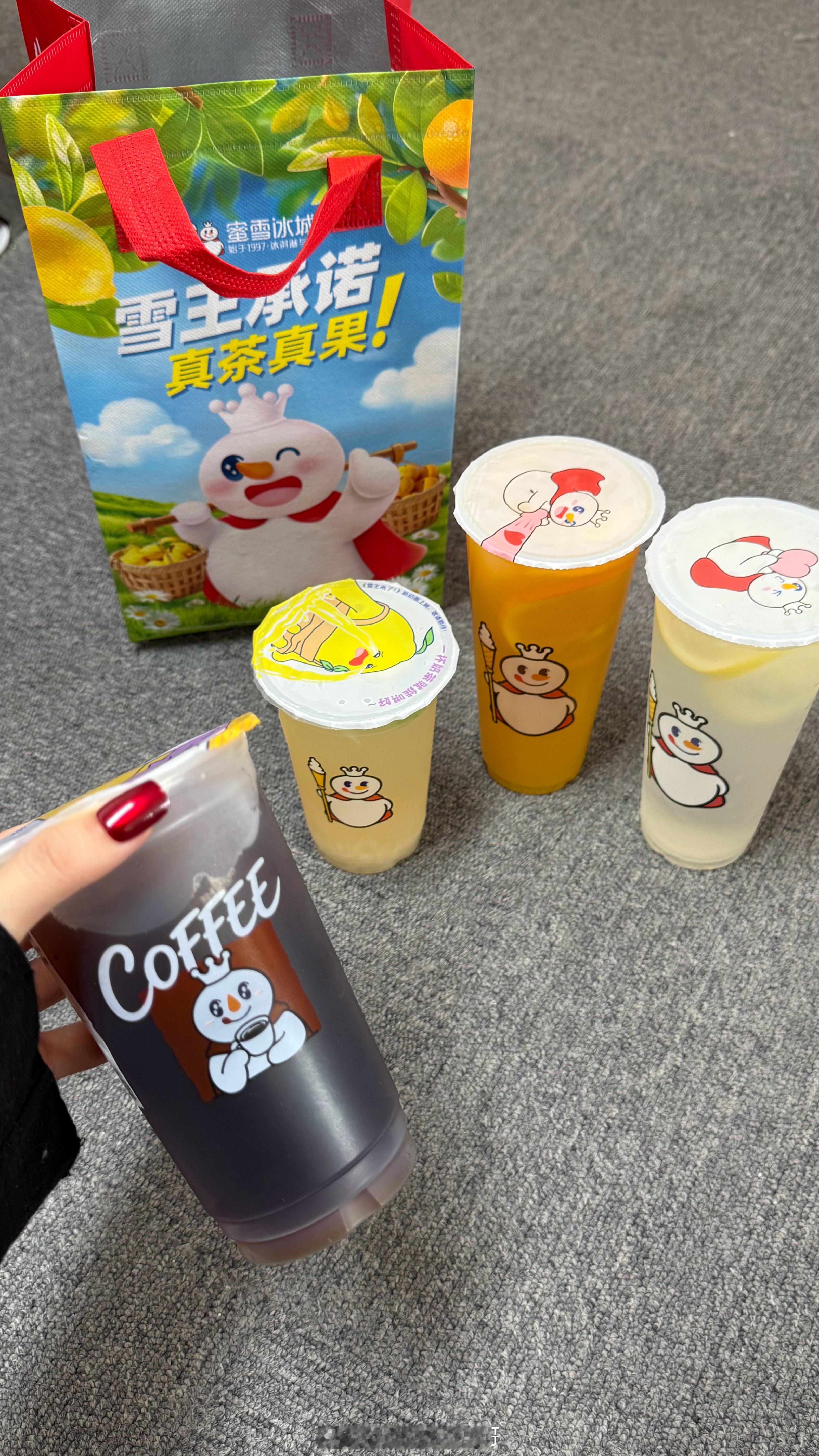 今天的工作晚餐！老乡鸡点的这几个菜都不错！尤其这个鸡胸肉西兰花🥦有点好吃了杂