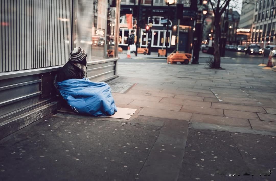 寒夜降至零度以下，英国伦敦启动应急机制，一次转介或许能拯救一条生命！！！