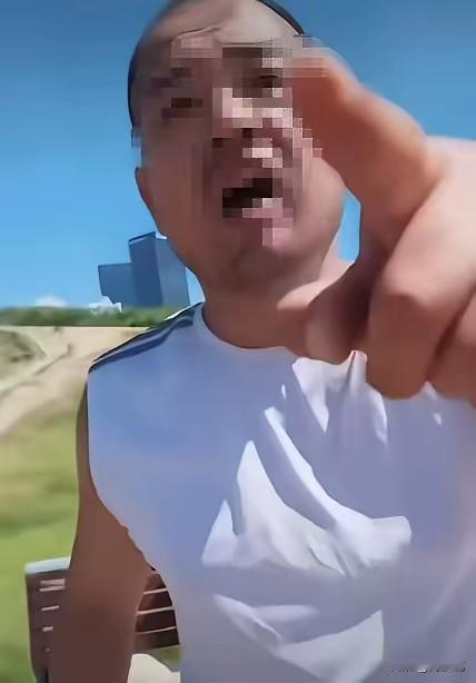 青岛海之恋公园搭讪事件，给所有女孩子提了个醒，出门在外，不要随意揣测别人对自己有