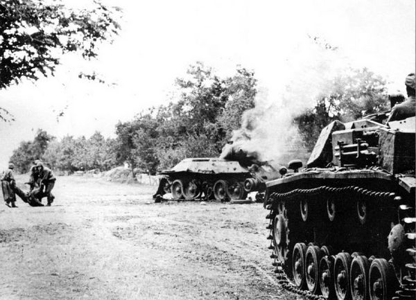 诺沃斯帕斯卡村之战：突击炮与T-34的近距离交锋