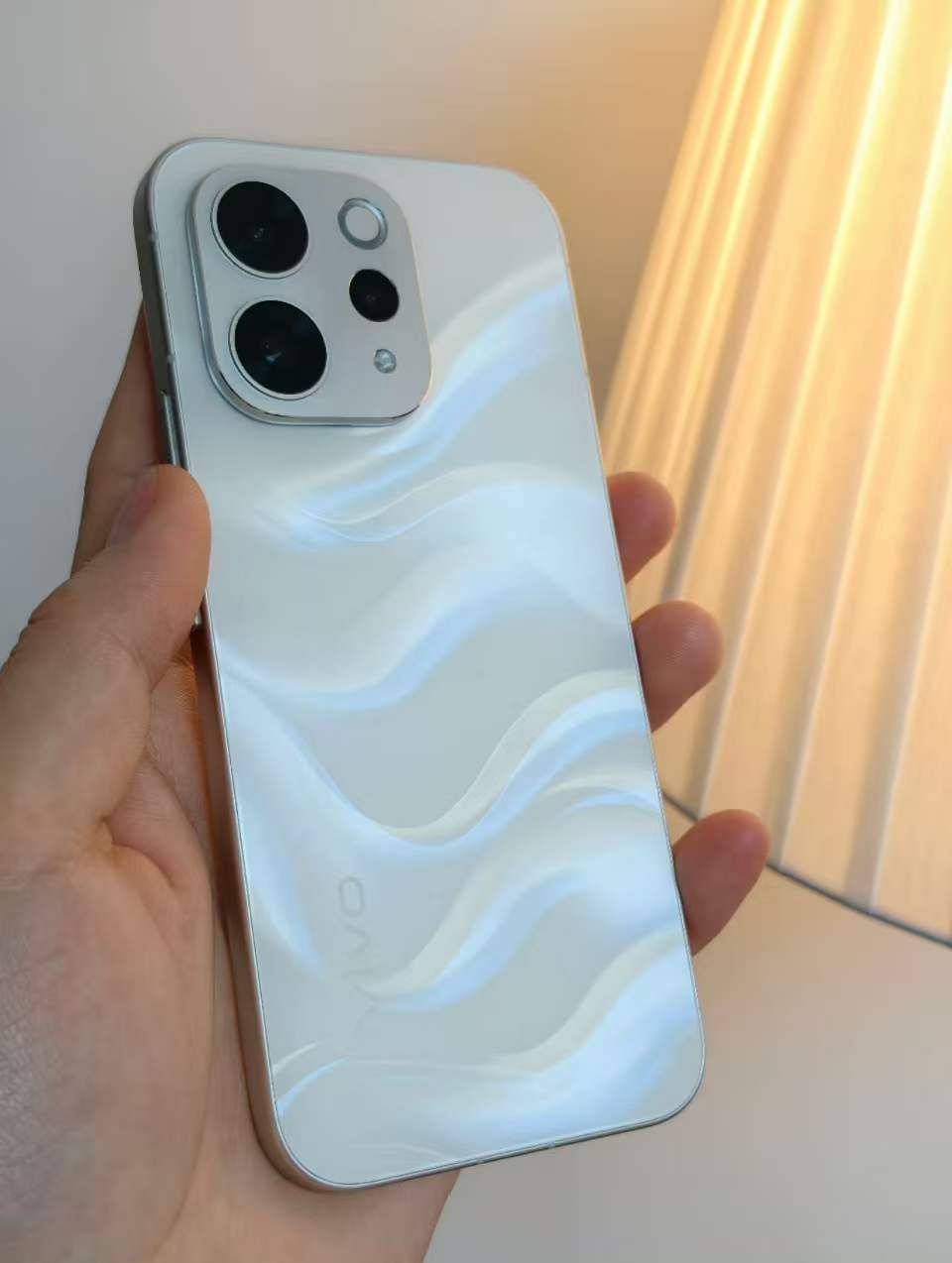 vivo/iQOO官宣涨价，手机电脑涨价潮真的来了！核心原因是存储芯片成本失控：