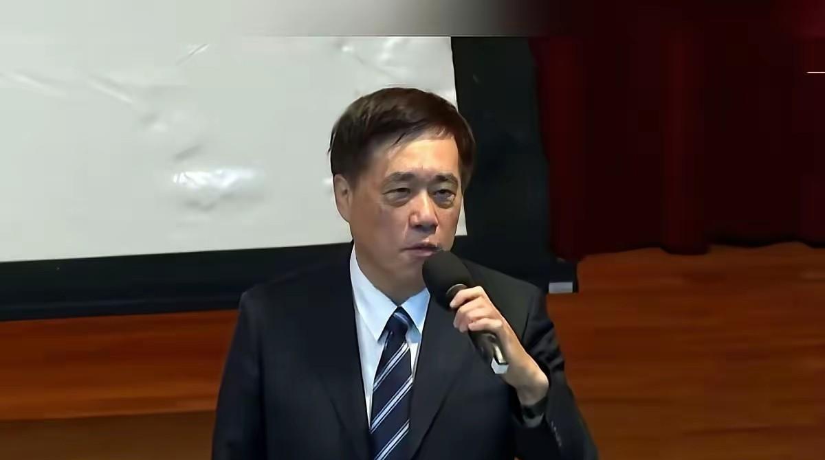 郝龙斌是个好人，但不适合当主席，就一点：观感非常不好，他太老了，没法吸引年轻人