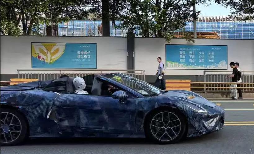 卧槽…敞篷版来了，这个就是我想买的版本出必入！！谁都阻挡不了我😡😡😡