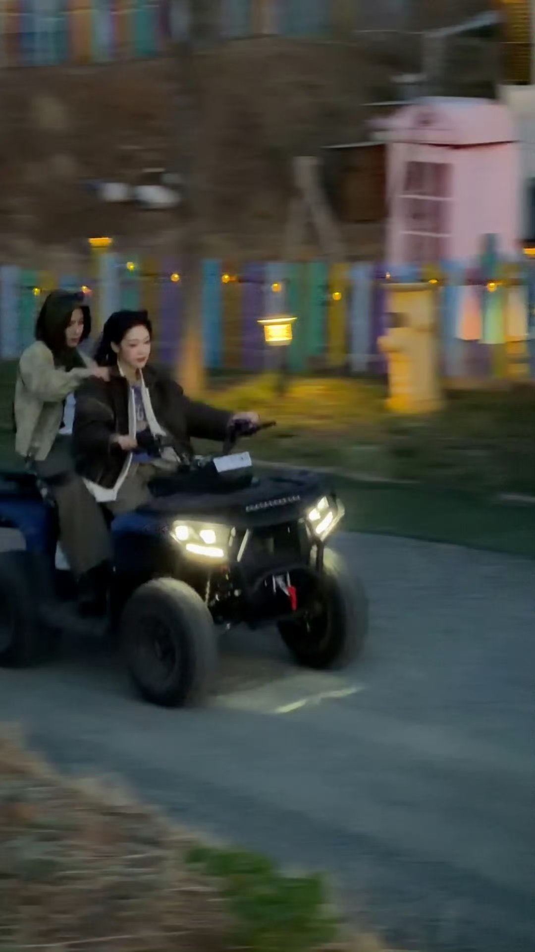 想坐希林娜依高的越野后座超燃青春的合唱解锁节目惊喜户外名场面，希林娜依高驾驭越野