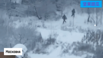 库皮扬斯克，据俄罗斯国防部发布无人机操作员正在冒雪进入阵地，放飞无人机摧毁闯入