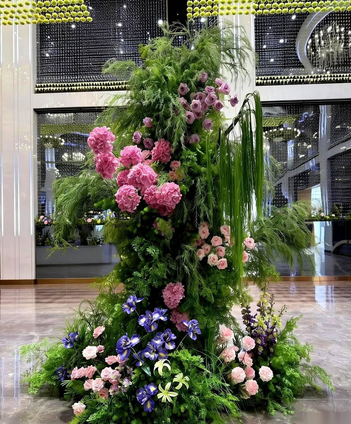 听一个干教培的朋友讲了个事，直接给我说懵了。一个家长，孩子送来上了四节课，啪地