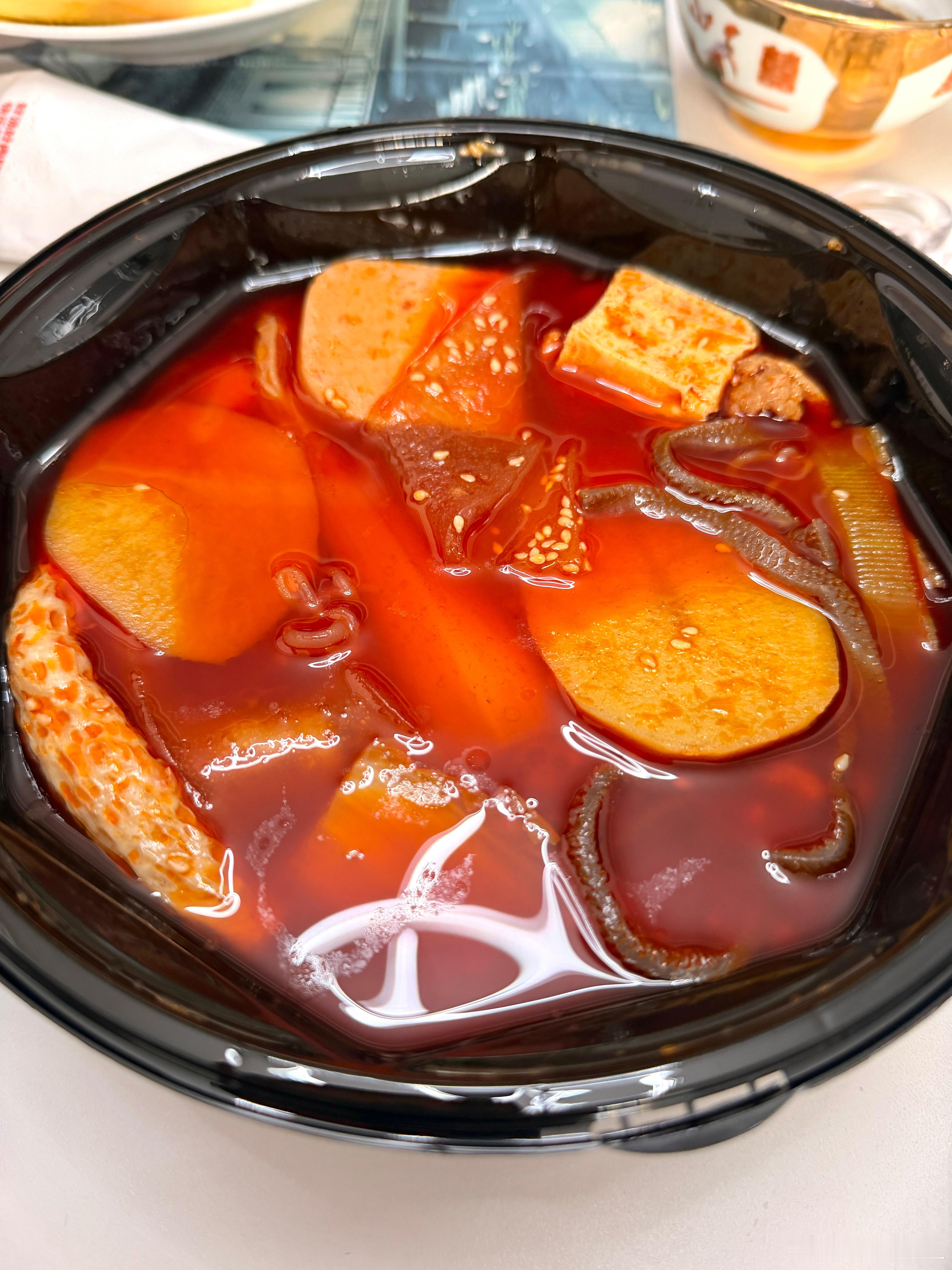 今天午餐。尝尝海底捞的冒菜有一种“一个人吃火锅”的赶脚～