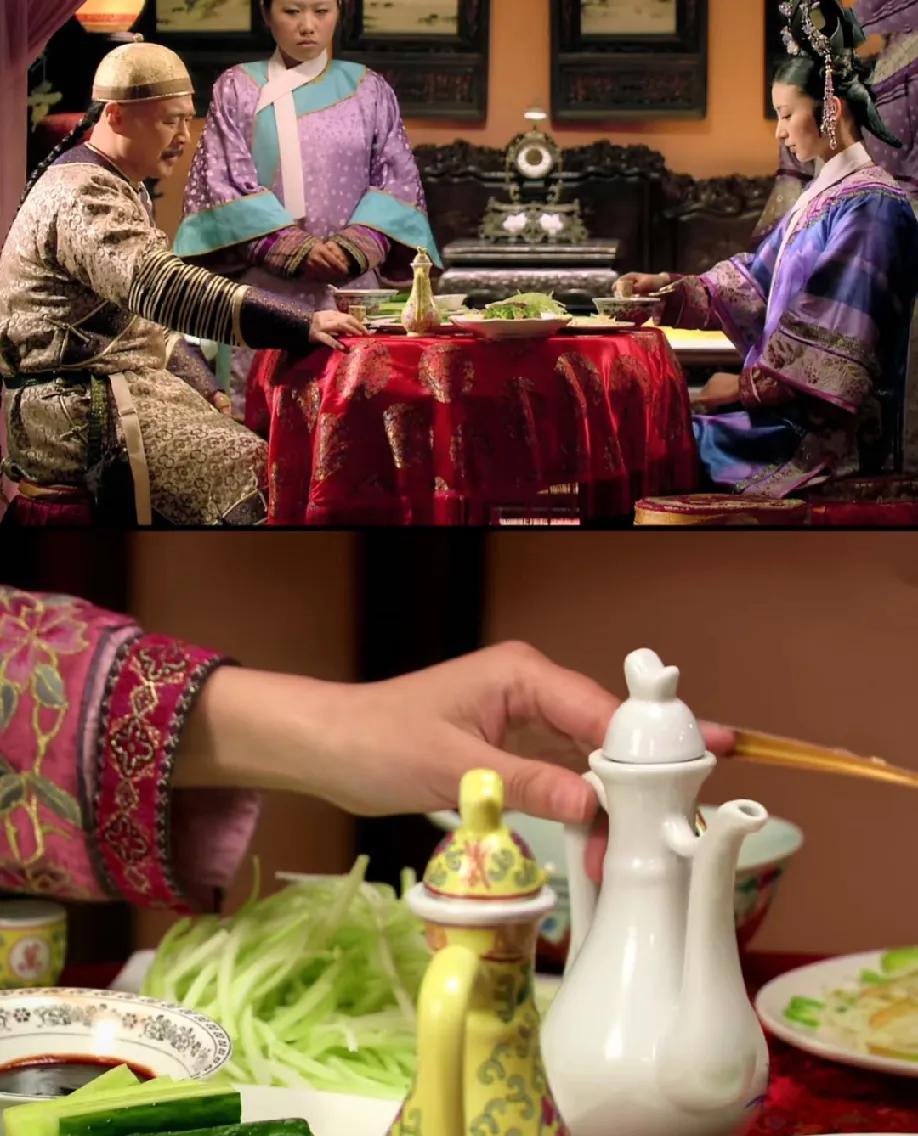 重温《甄嬛传》才发现，眉姐姐是真不待见胖橘啊！瞧瞧胖橘面前那桌菜——全是西蓝花、