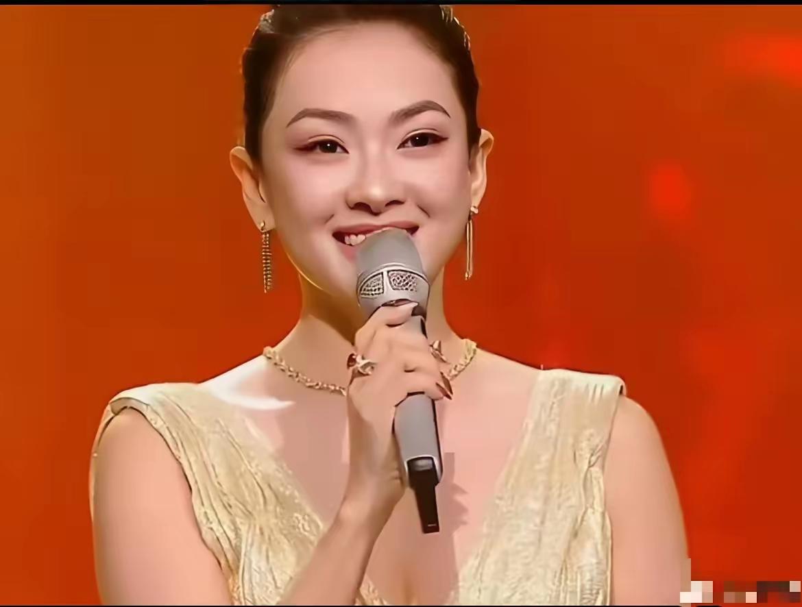 章子怡做医美我不担心，章子怡长胖我也不担心，我只担心章子怡太过要强自信。为