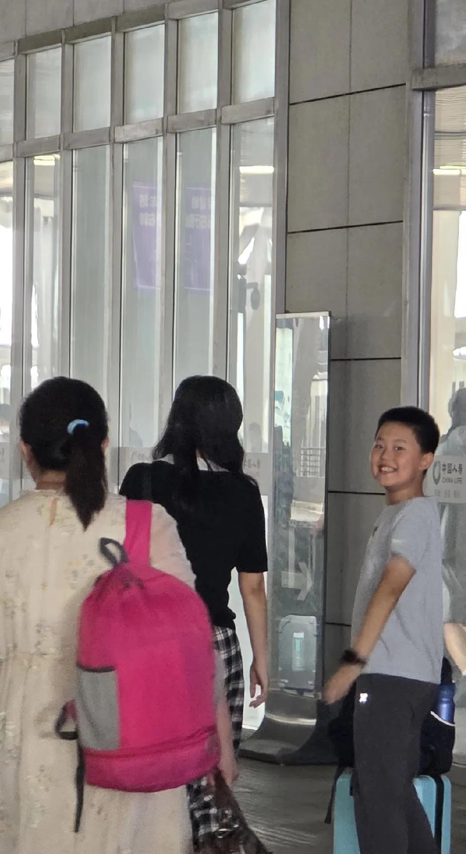 后悔死了：我的眼睛是用来喘气的还是撒尿的……今年五一期间，外孙来济南时辛辛苦苦