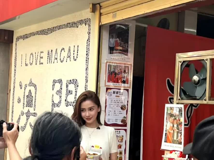 果然是今时不同往日了万万没想到杨颖如今混到这个份上了？自