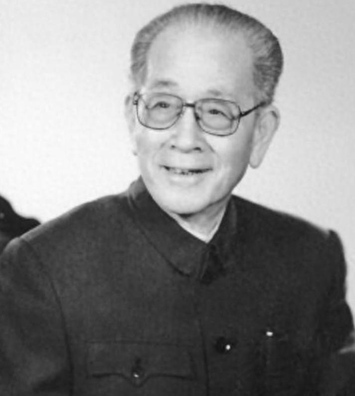 1982年的一天，刚获平反的李雪峰，就兴高采烈的去登门拜访刚卸任的纪登奎，当时李