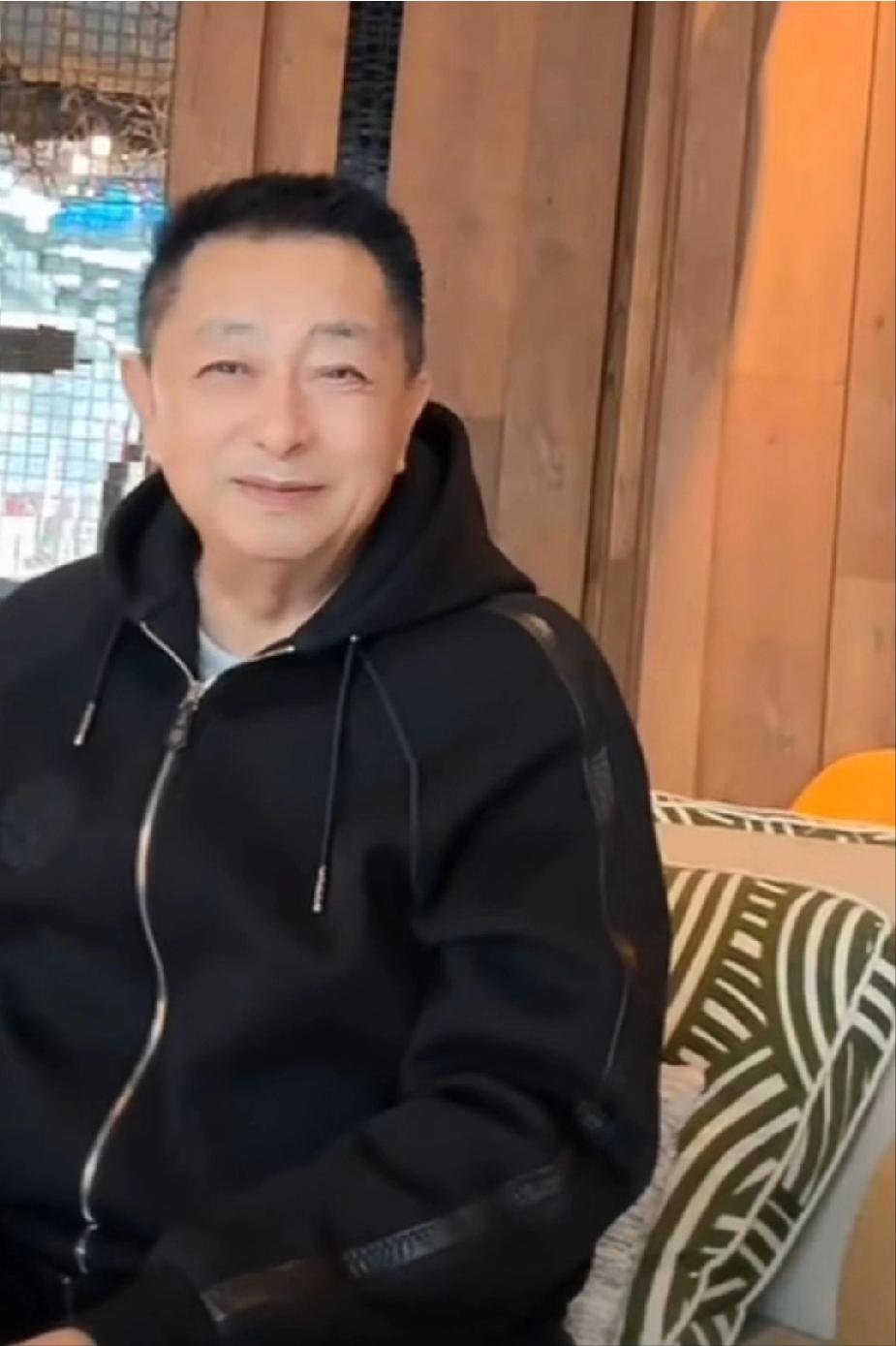 马筱梅顺利诞下男丁这一喜讯让张兰喜笑颜开又整了个大惊喜，直接把汪大爷请到了直