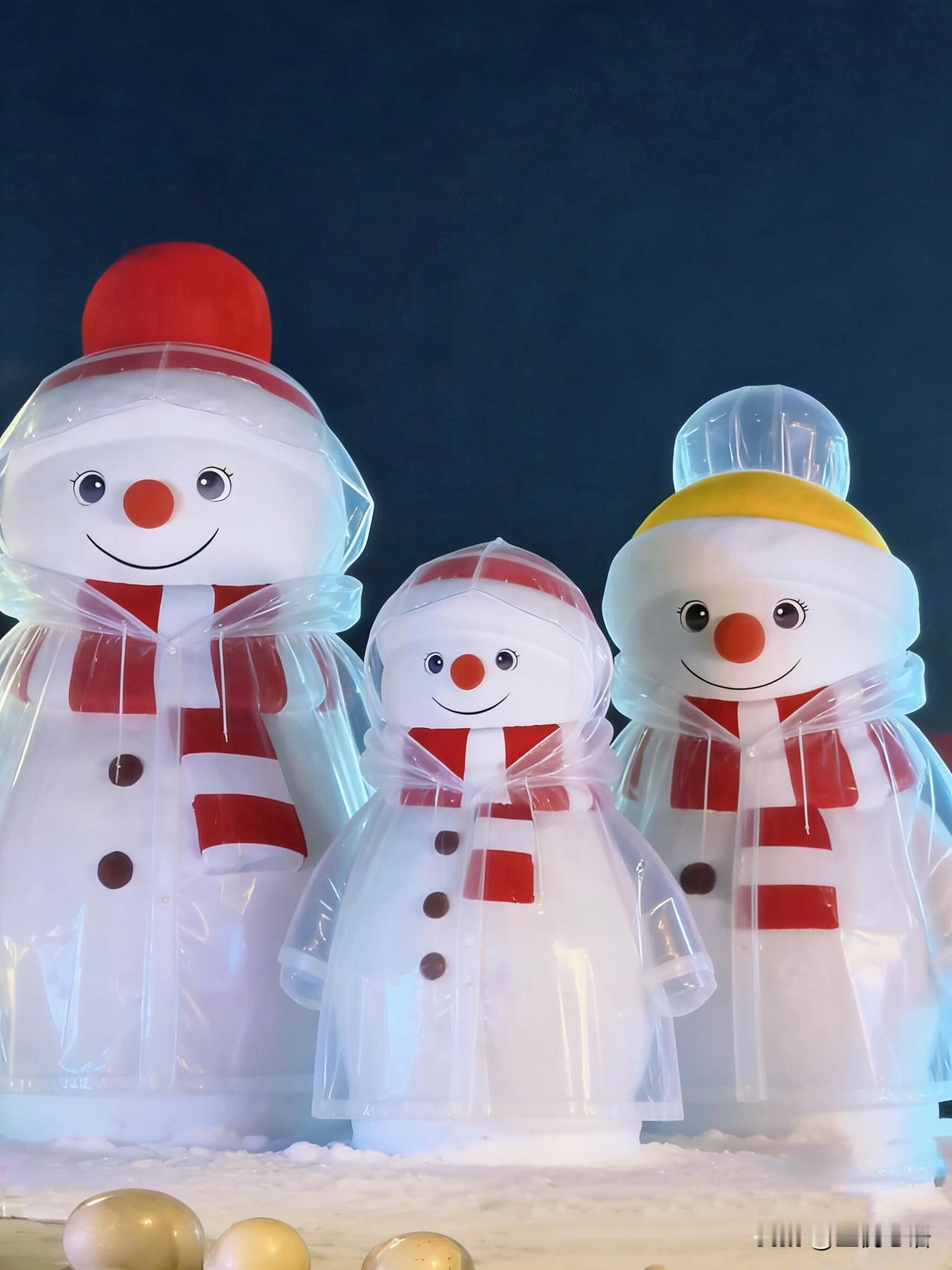 南方人嘴开光了，下雨天雪人该怎么办？雪人宝宝穿雨衣太可爱了[害羞]哈尔滨