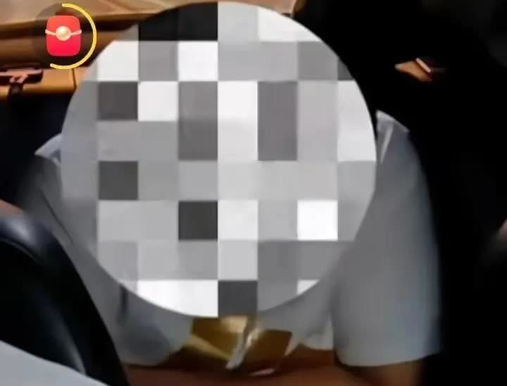 拉的最贵的大便！上海一位男子，打了一辆网约车，开始他还比较正常，可谁成想上了