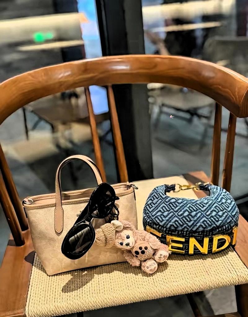 结婚以来，我跟老公很少吵过架，昨天大姑姐来找老公借钱，我跟老公直接开火了。​大