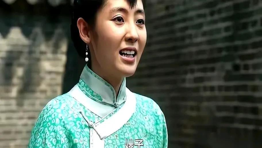 千万别被《生万物》里那个水灵灵的姑娘骗了。这里头的门道，真是让人忍不住唏嘘。