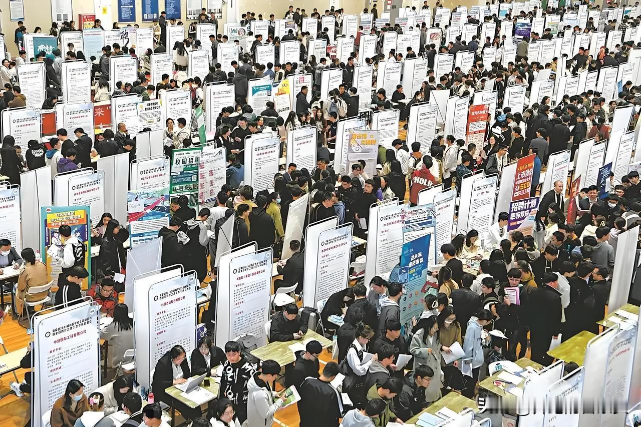 孩子读高一,成绩跟不上怎么办?高一成绩跟不上？别急，找对方法稳步追高一成绩下滑