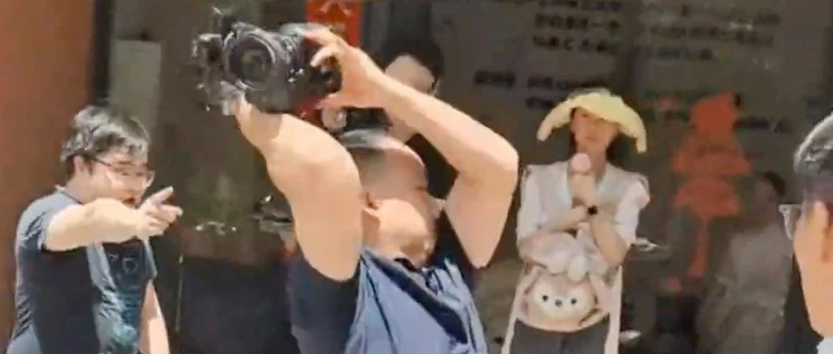 湖南警方: 42岁男子摔毁记者设备被刑事拘留