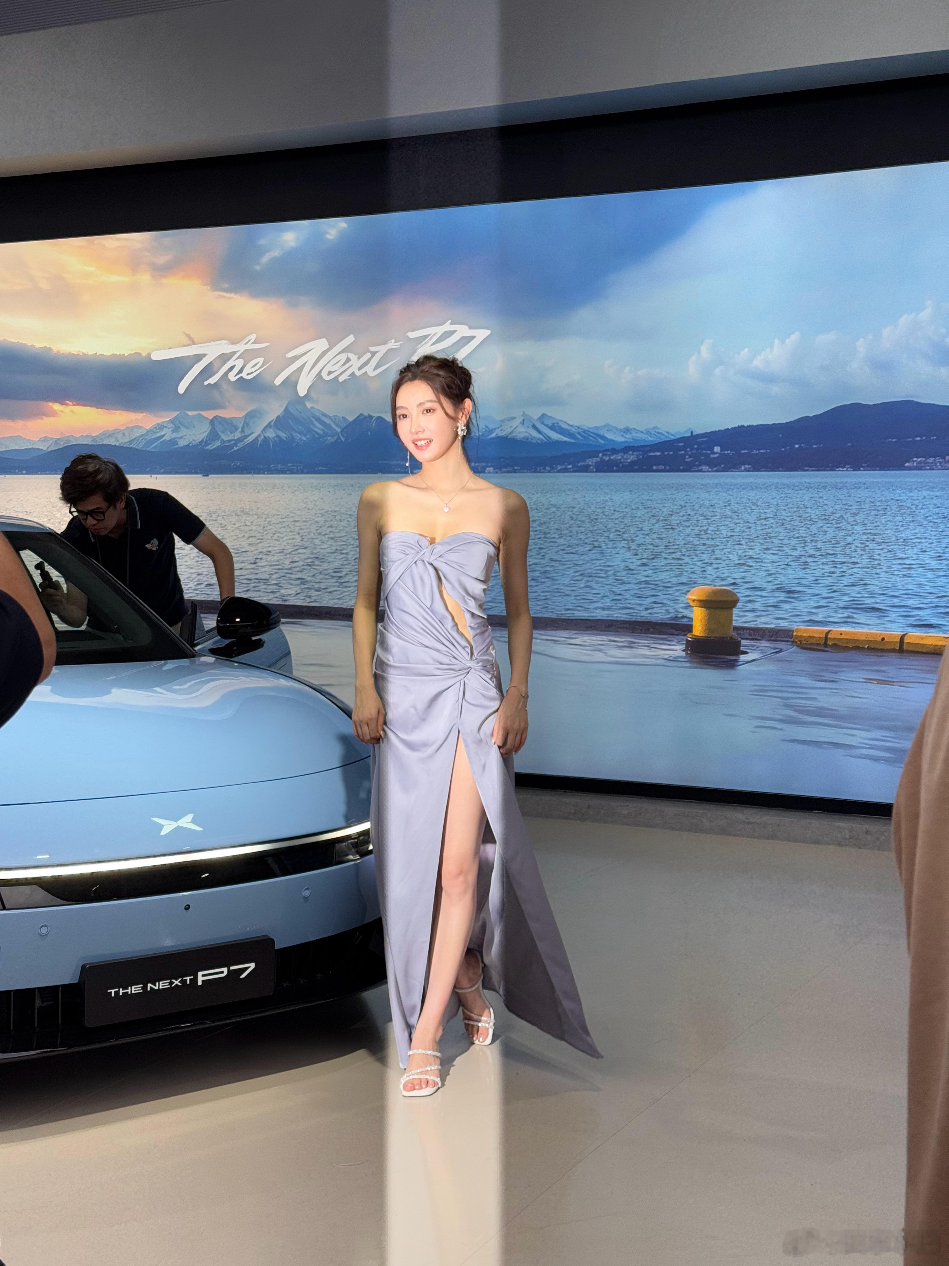 全是帅哥和美女帅哥就不拍了，生气[doge]全新小鹏p7今日上市​​​