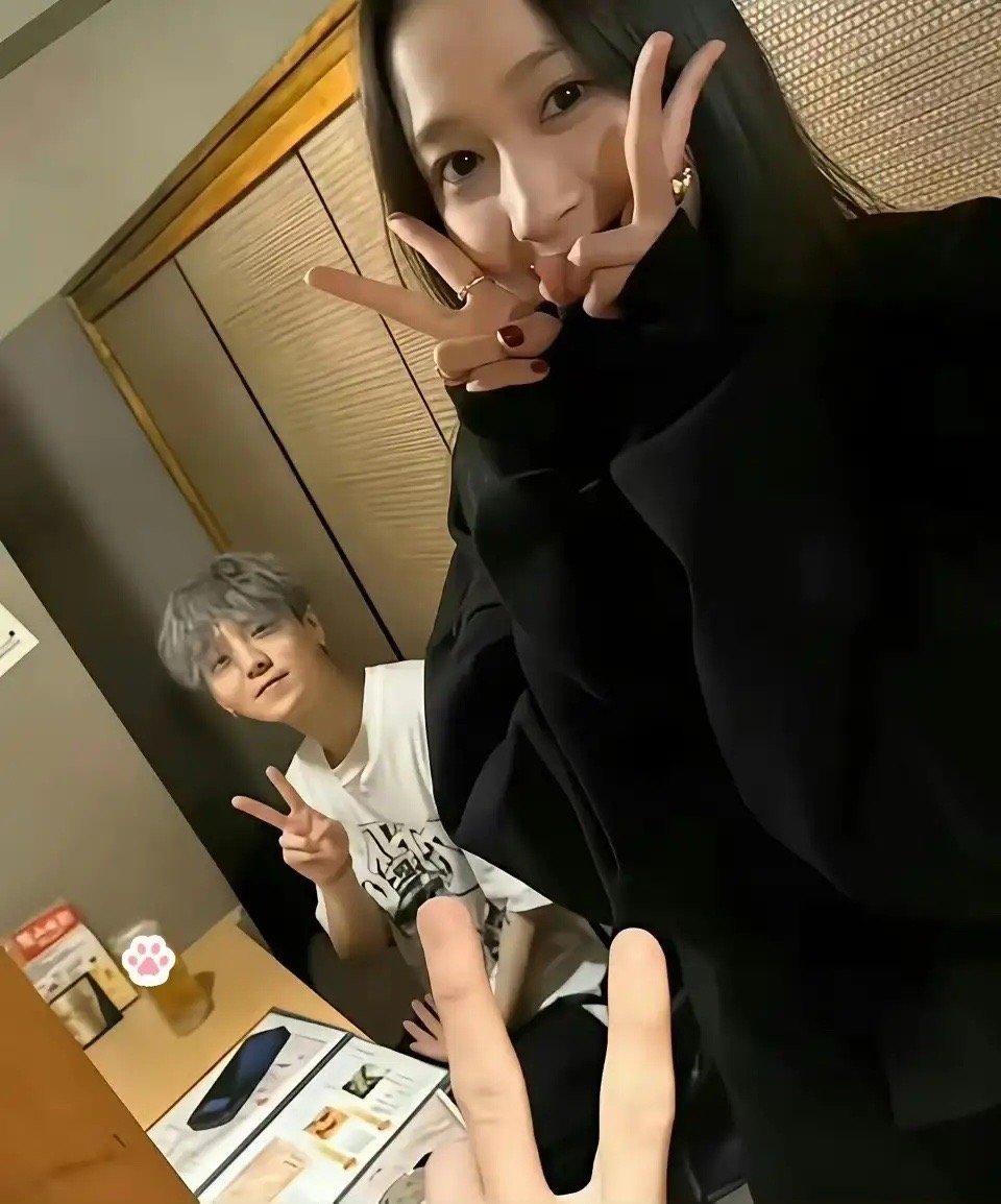 鹿晗关晓彤分手原因终于清晰了。没有出轨，没有互撕，就是最现实的问题。两人在202