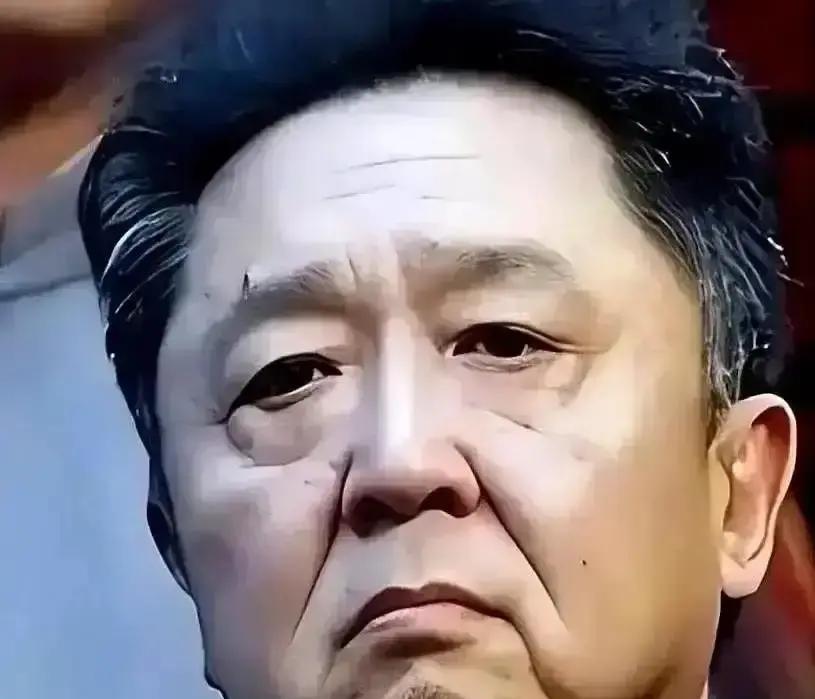 师叔侄突然鞠躬，全网炸锅于谦刚站稳，刘惠弯腰九十度。镜头一闪，曲艺圈老规矩