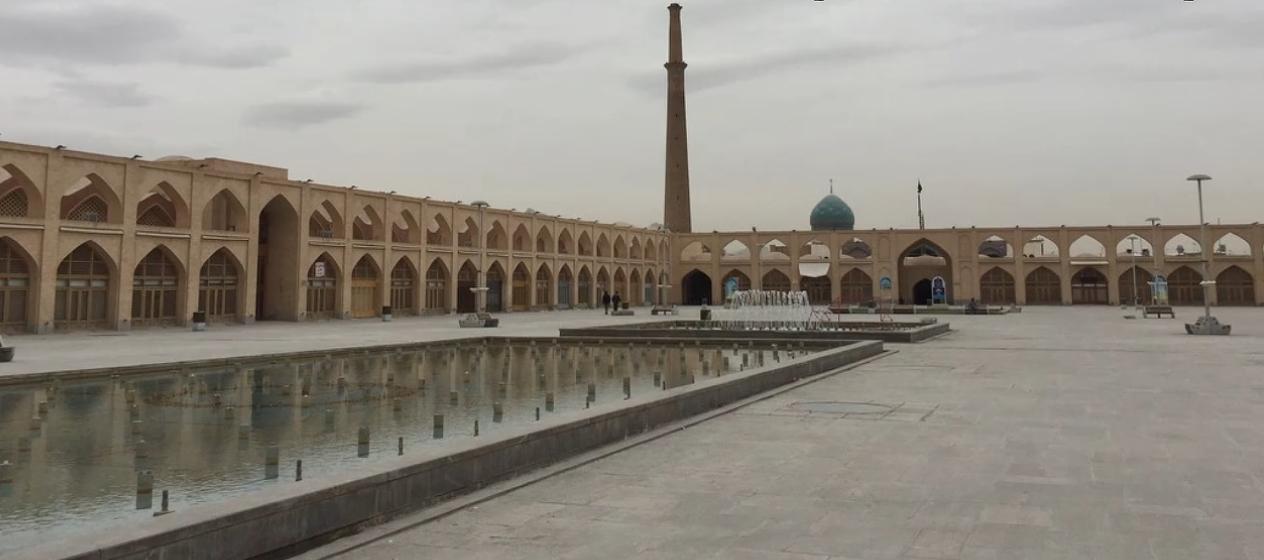 伊朗伊斯法罕，这地方可不是一般的城市，妥妥的“古都顶流”，号称“世界之半”，你要