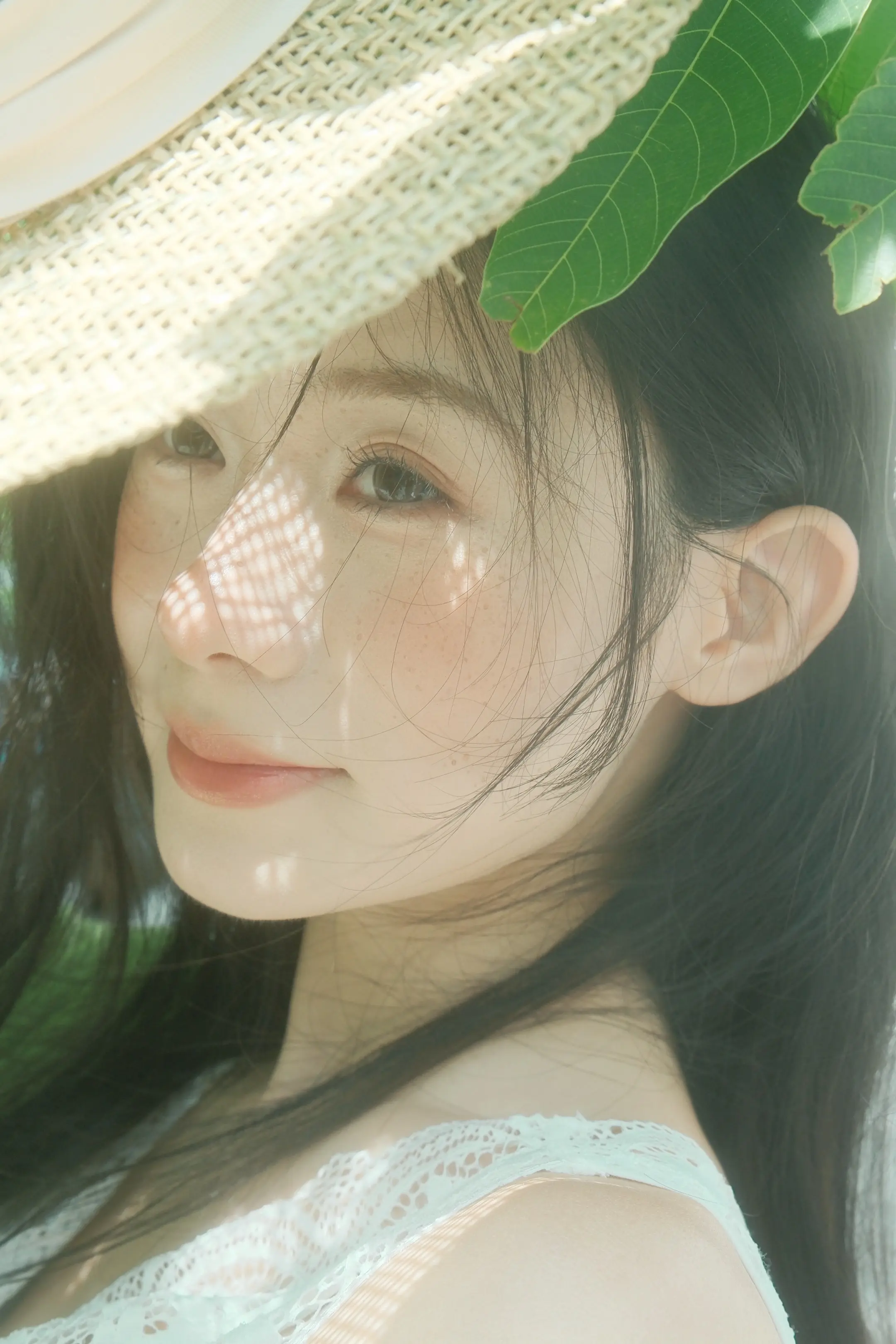“微风轻咬夏日的脉搏”🌿。到大理原本计划拍绿色麦田 但是没做好攻略到...