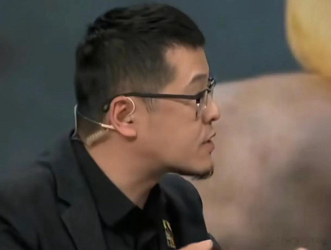 真敢说！杨毅老师回应中国队惨败日本:“今晚的中国男篮，根本不配获得奥运会入场券！