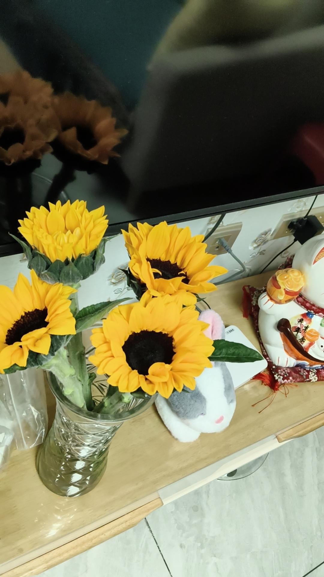 妒忌让人面目全非东晋末年北府军将领刘毅与刘裕是好兄弟，他们共同起兵平定了桓玄