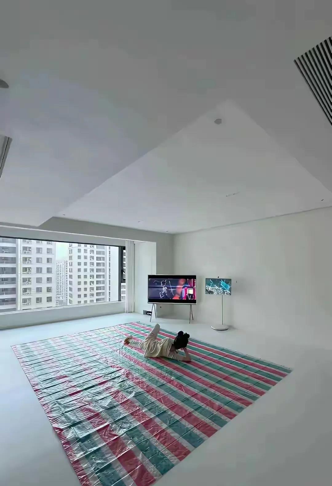 买了商品房没人民币装修，就这样住也是一种幸福