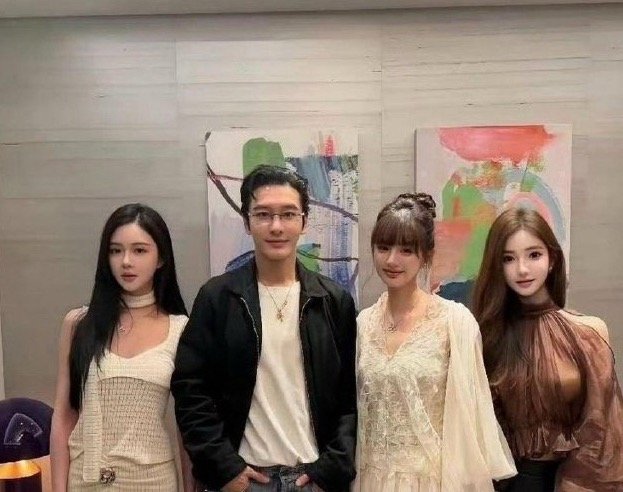 黄晓明的审美还真是统一啊，一直喜欢一个类型的女生