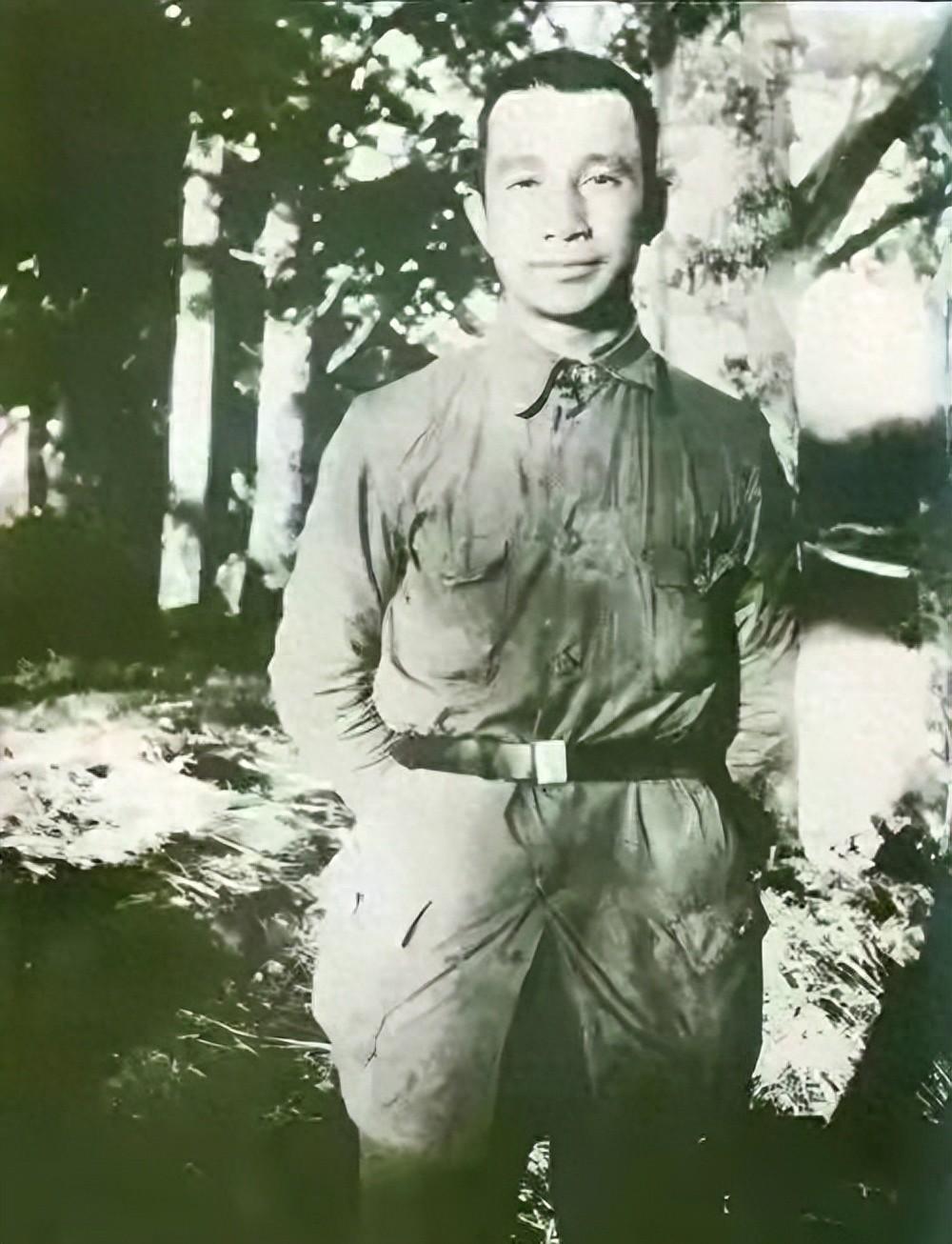 当年一位红军营长壮烈牺牲后，粟裕为此悲痛不已。没想到时隔多年，1977年这位早