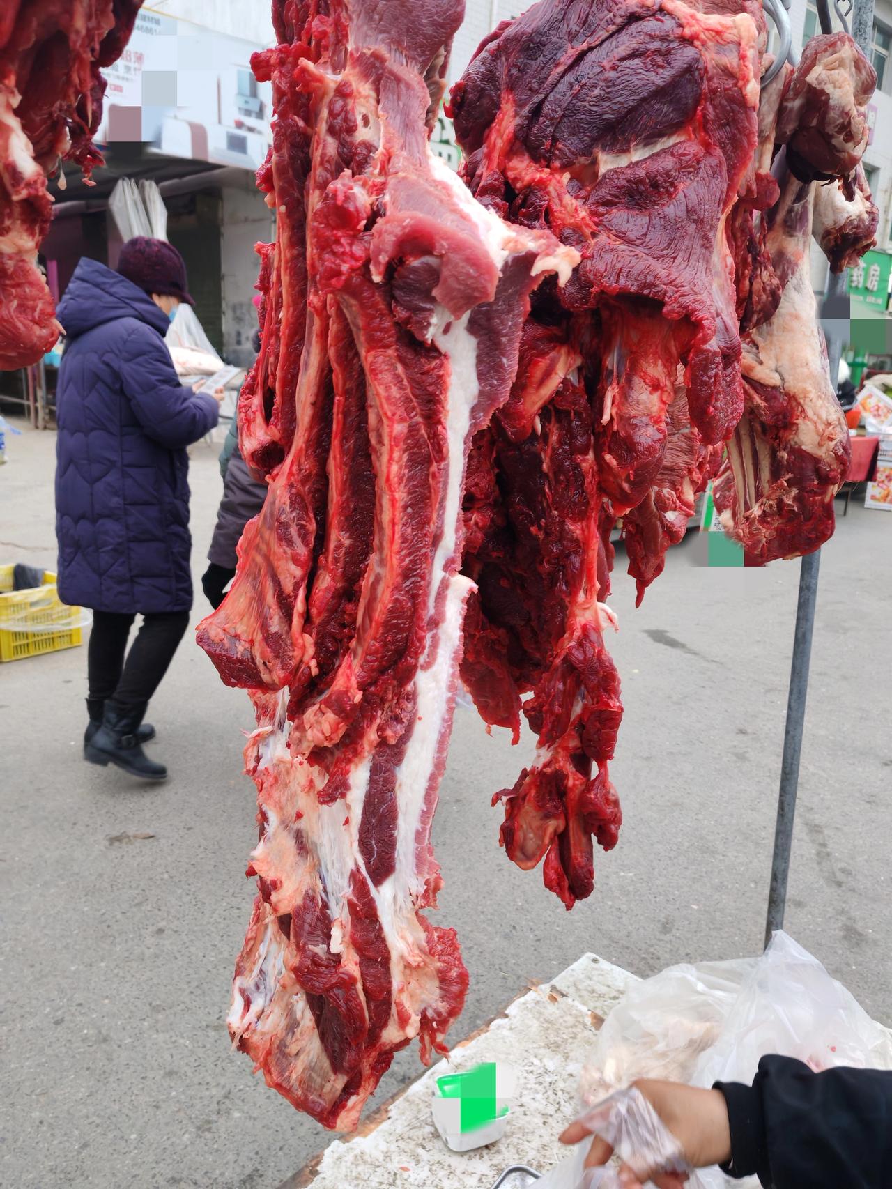 心里一直有个疑惑1月20日，这是我前天拍摄到的两张图片，看到流动摊卖牛肉又来了