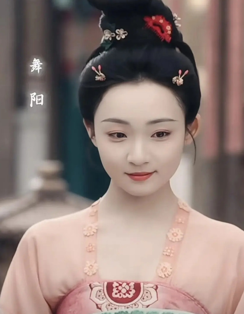 看完《唐朝诡事录之长安》第10集，“成佛寺的哭声”单元开启，因为长相，少女舞阳命