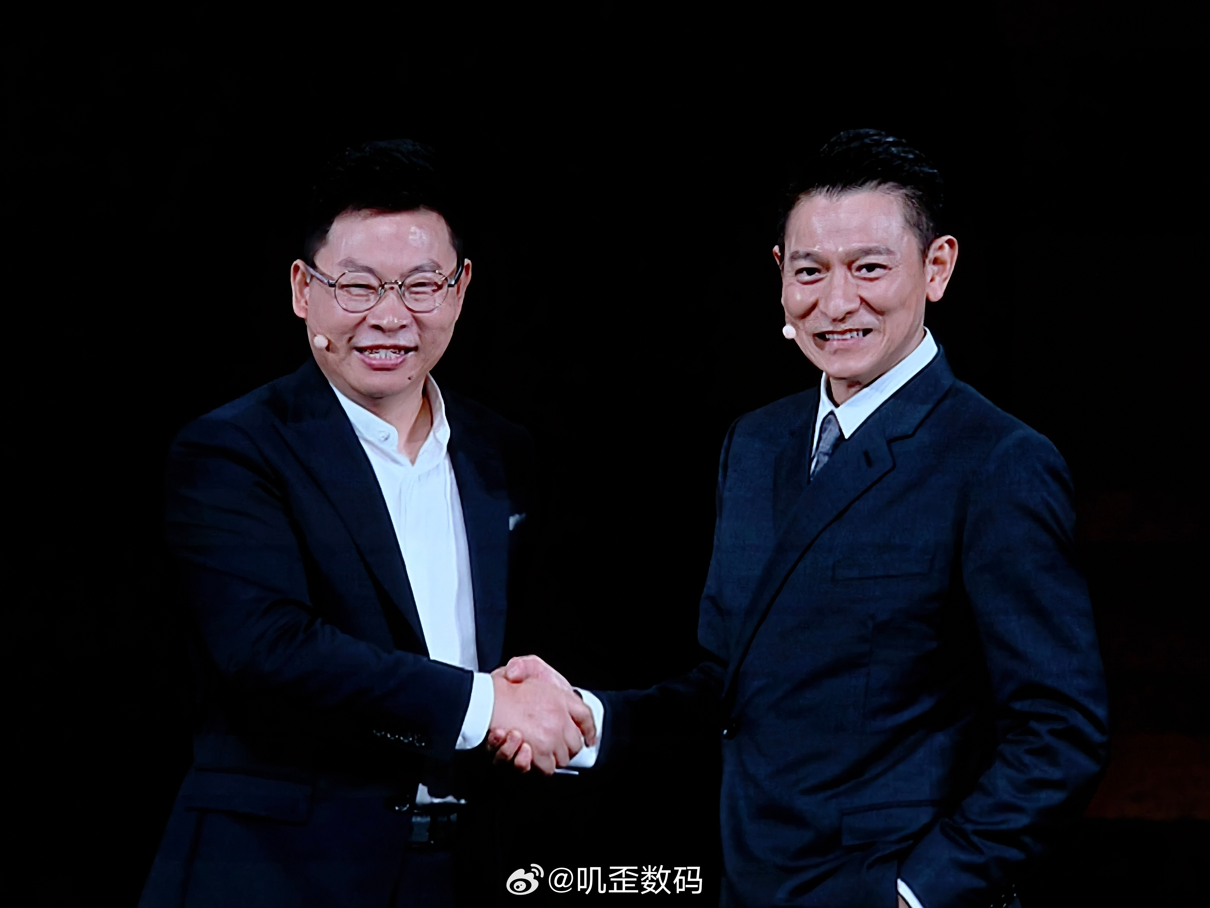余承东化身刘德华小迷弟，上大学的时候就追星了[doge]​​​