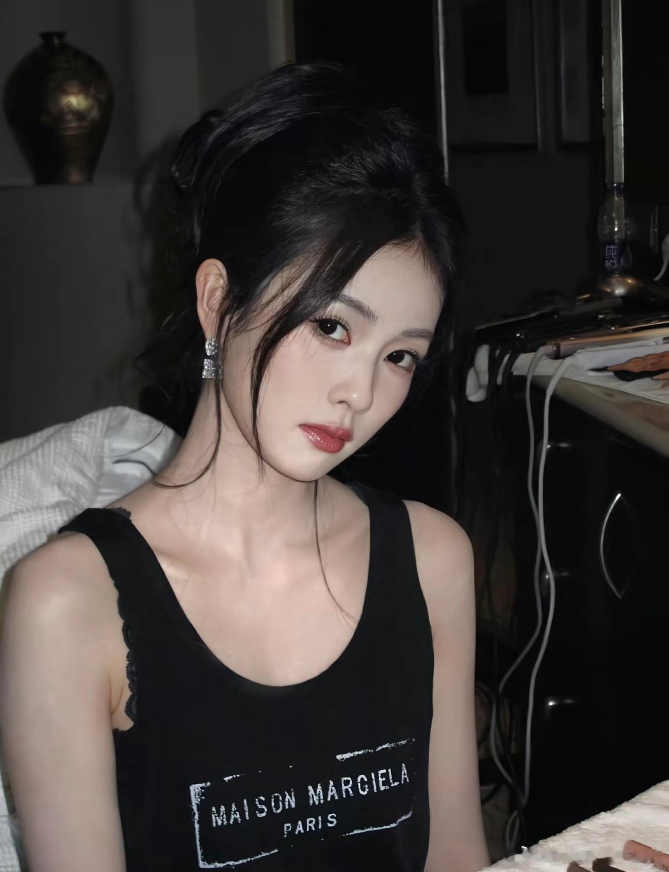 白鹿你好可怜这几个月网上铺天盖地的黑稿黑你，仿佛现在黑你成了一种风潮。网上那些坏