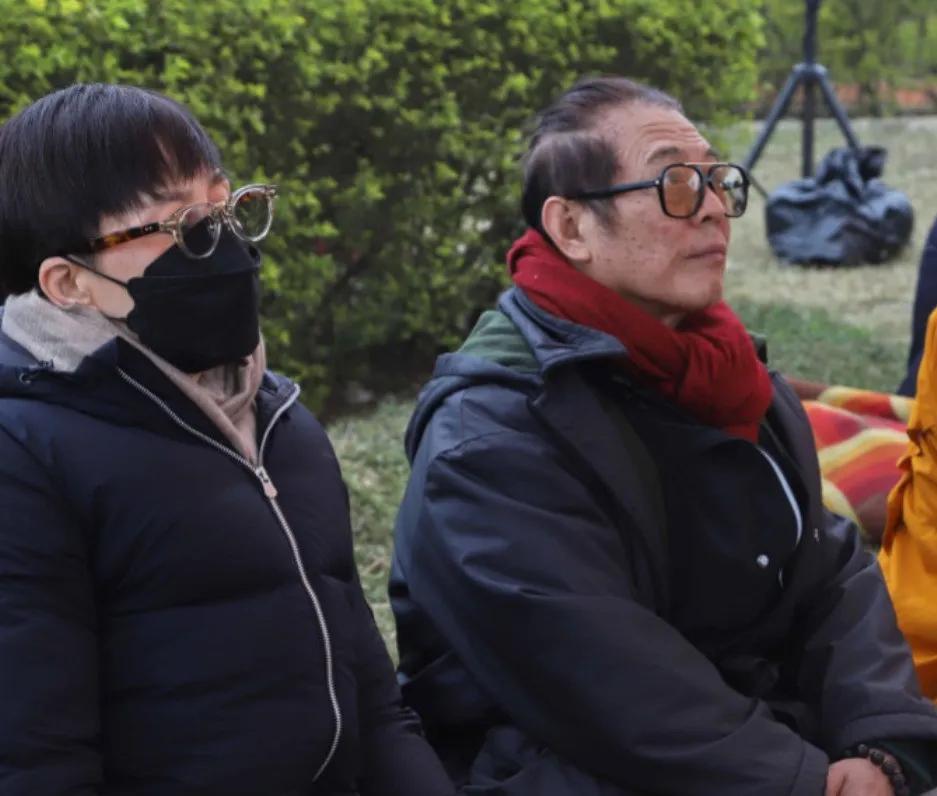 李连杰回应近期传闻…对于最近不少明星返老还童这个事网友们议论纷纷，有网友表示