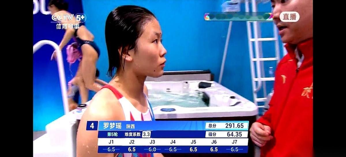 我人直接傻了。全运会女子10米台，从头看到尾，我眼睛都快瞪成铜铃了，愣是没找到