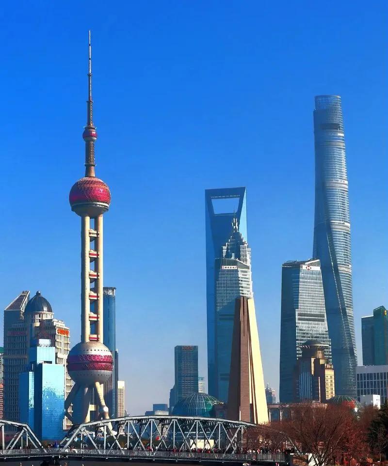 印度很多人认为，比中国先进几十年。认为印度第一大城市孟买，比中国上海领先30年。