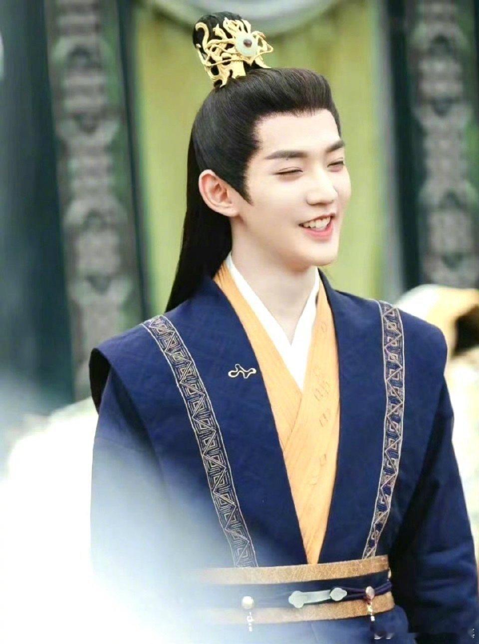 哈哈哈哈哈哈哈哈哈，邓为哥哥你笑什么呢，好可爱😍｜邓为​​​