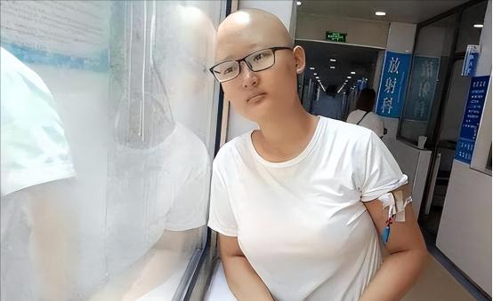 2019年，19岁女孩患癌7年花了200万，亲戚都劝她：“别治了，为了救你，你母